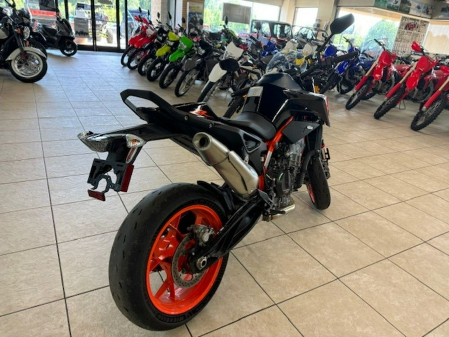 2022 KTM 890 Duke R