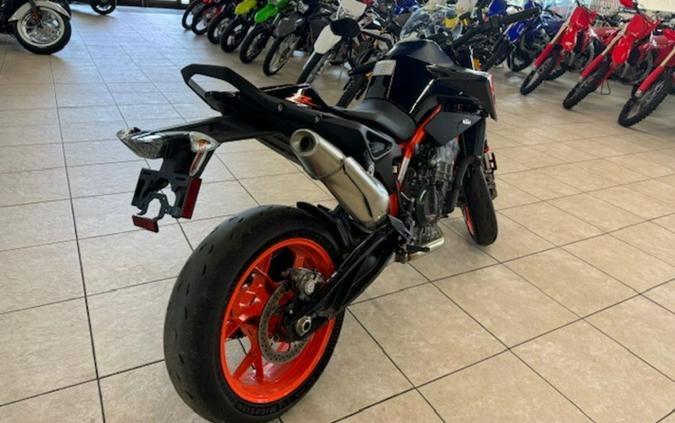 2022 KTM 890 Duke R