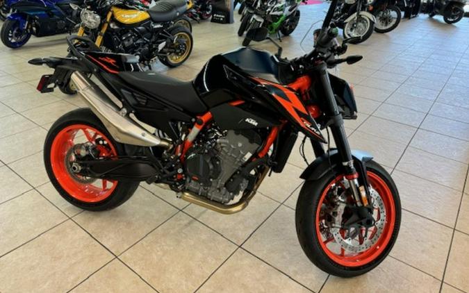 2022 KTM 890 Duke R