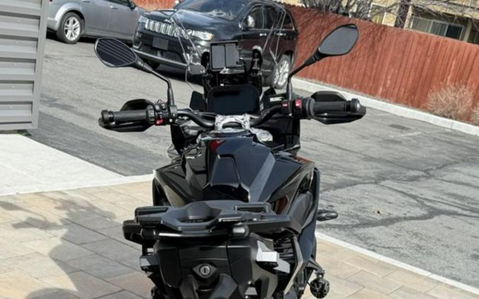 2025 BMW S 1000 XR Black Storm Metallic 2