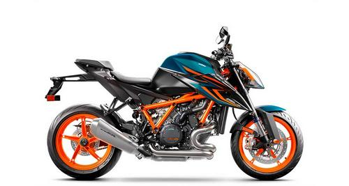 2022 KTM 1290 Super Duke R Evo Review [17 Track + Street Fast Facts]