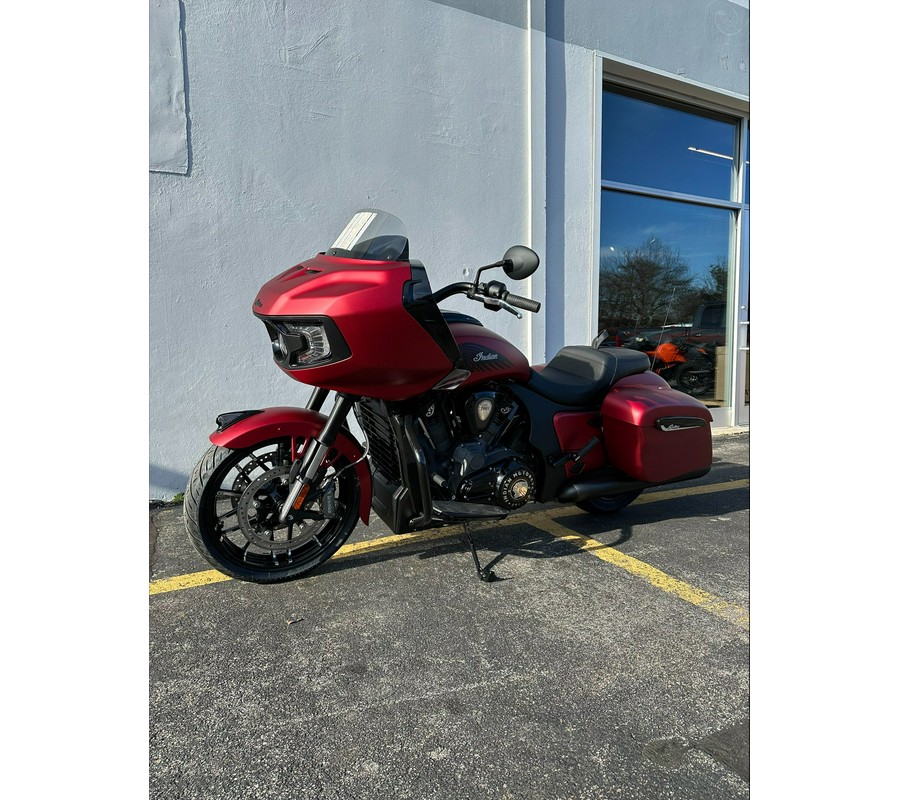 2024 Indian Motorcycle CHALLENGER DARK HORSE