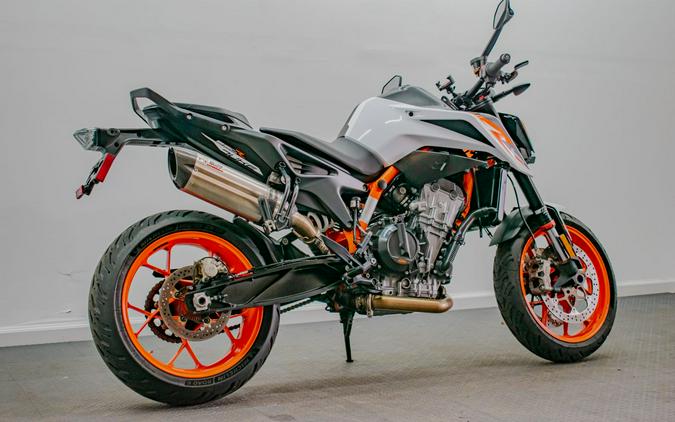 2021 KTM 890 Duke R