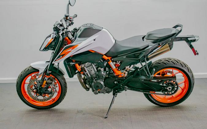 2021 KTM 890 Duke R