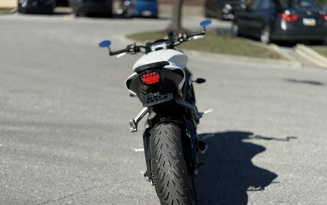 2018 Triumph Speed Triple R Crystal White