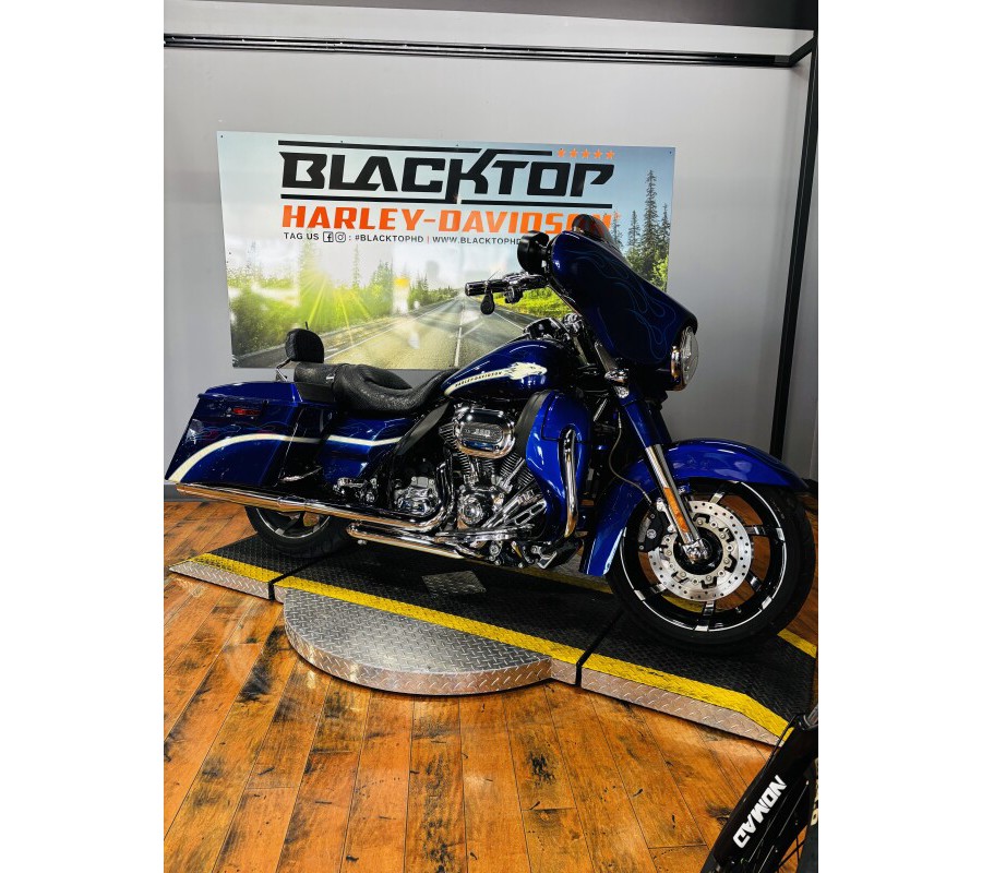 2010 Harley-Davidson® CVO™ Street Glide® CANDY CONCORD