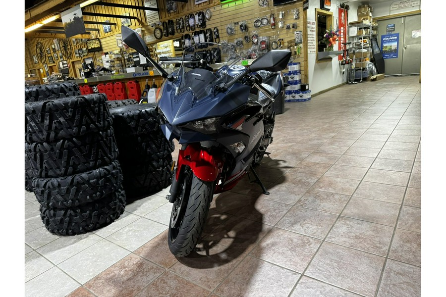 2026 Kawasaki Ninja® 500 ABS - Metallic Matte Twilight Blue / Candy Persimmon Red