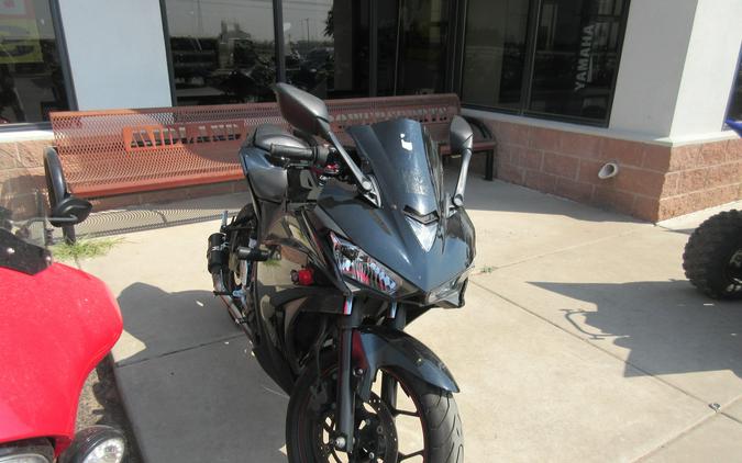 2017 YAMAHA YZF-R3