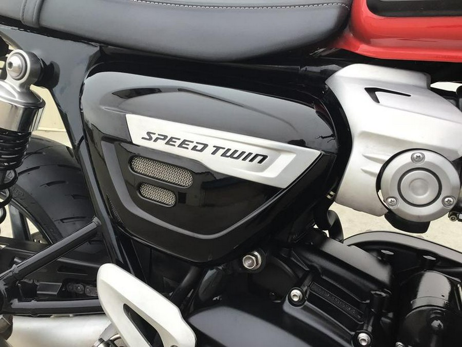 2019 Triumph Speed Twin Korosi Red and Storm Grey