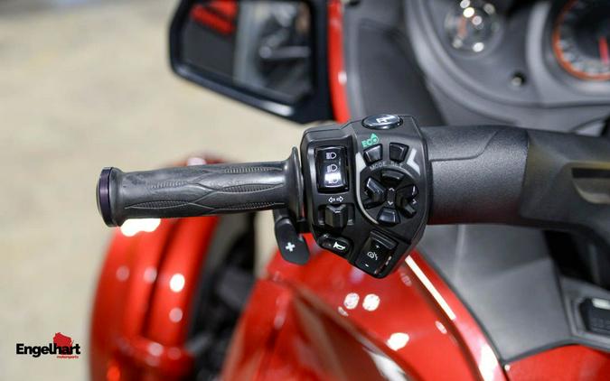 2015 Can-Am Spyder® RT-S SE6