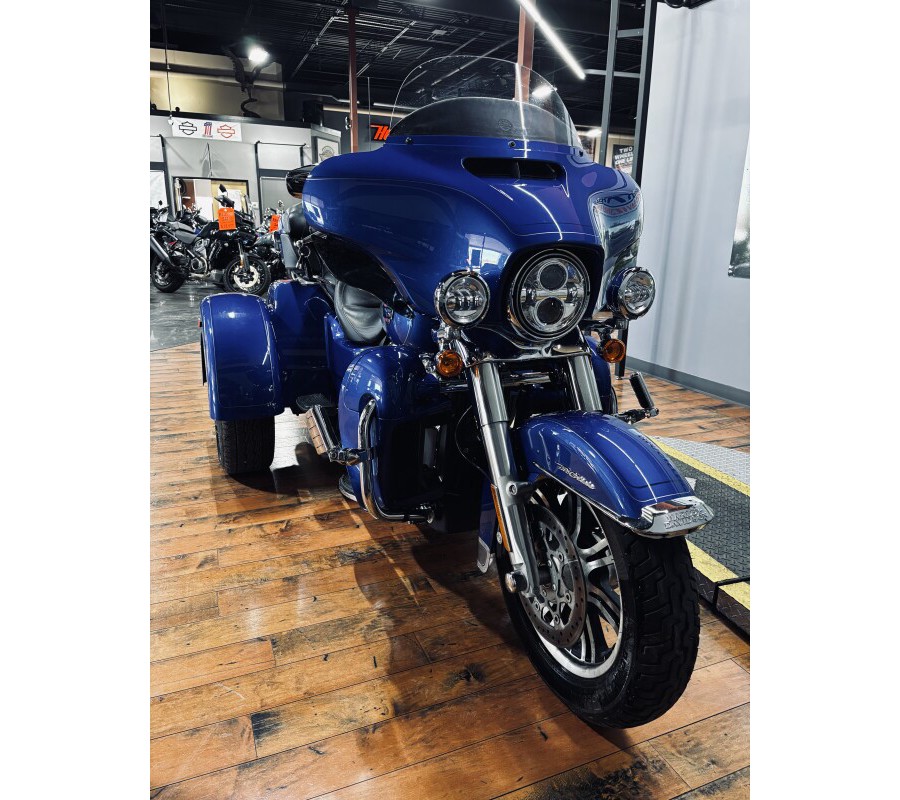 2024 Harley-Davidson® Tri Glide™ Ultra BLUE BURST W/ PINSTRIPE