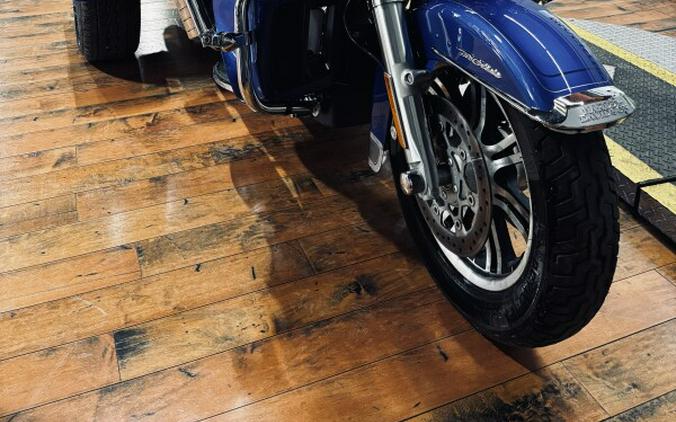 2024 Harley-Davidson® Tri Glide™ Ultra BLUE BURST W/ PINSTRIPE