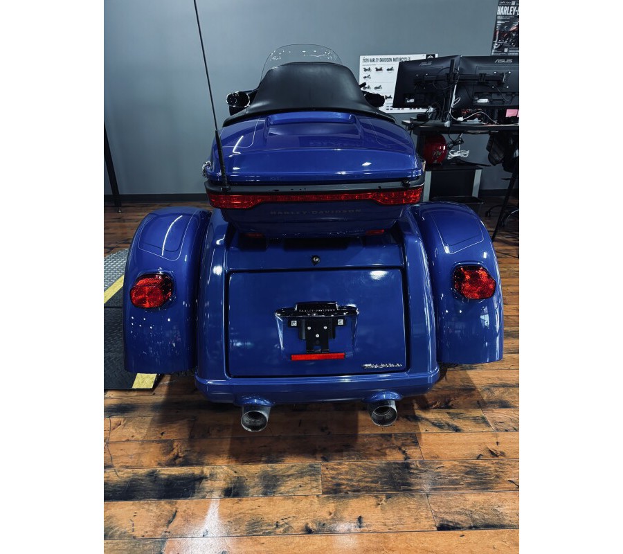 2024 Harley-Davidson® Tri Glide™ Ultra BLUE BURST W/ PINSTRIPE