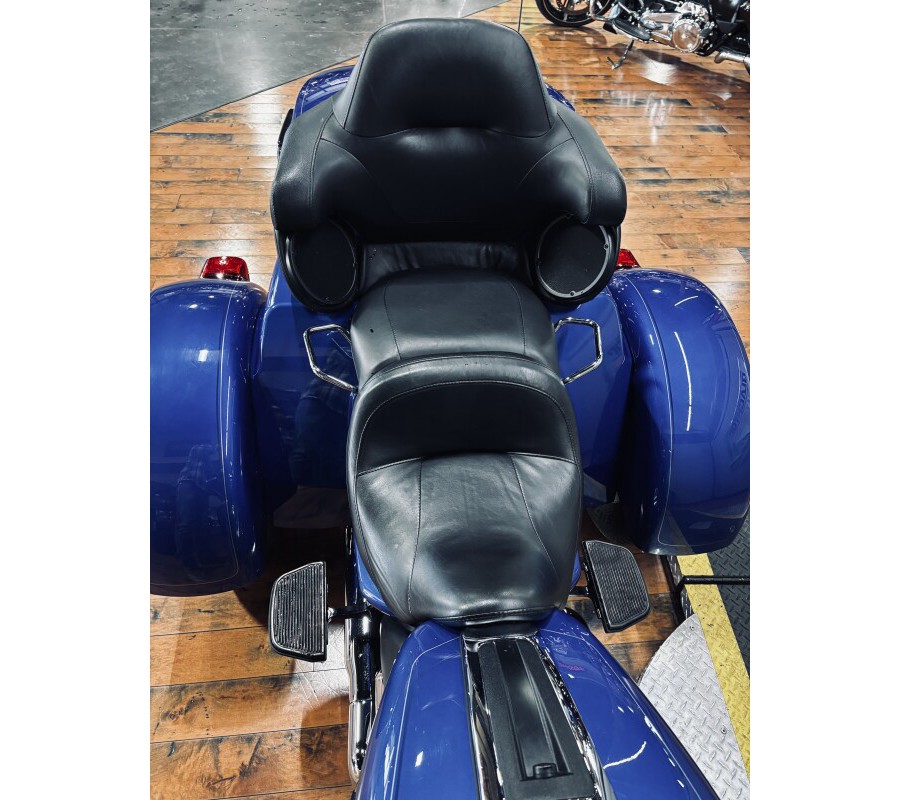 2024 Harley-Davidson® Tri Glide™ Ultra BLUE BURST W/ PINSTRIPE