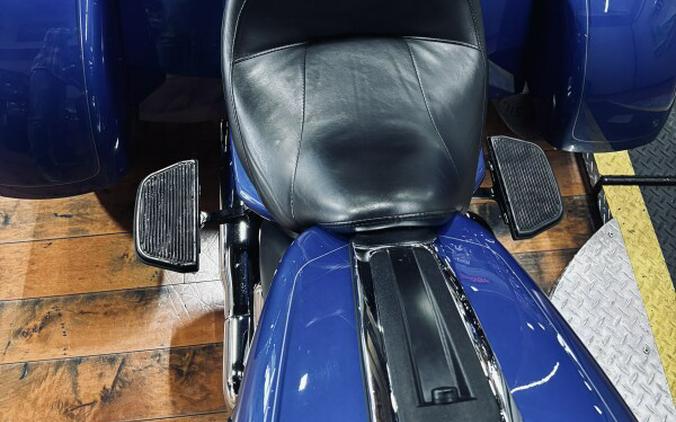 2024 Harley-Davidson® Tri Glide™ Ultra BLUE BURST W/ PINSTRIPE