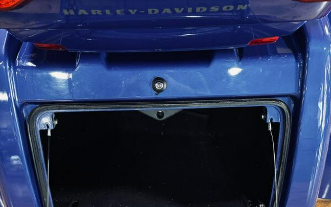 2024 Harley-Davidson® Tri Glide™ Ultra BLUE BURST W/ PINSTRIPE