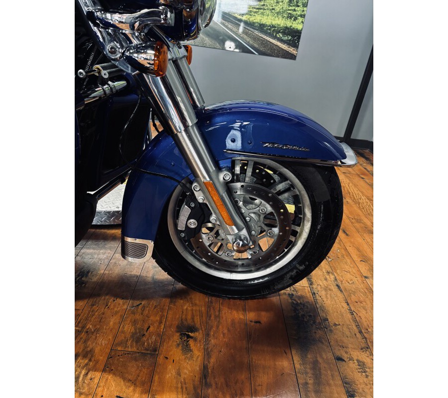 2024 Harley-Davidson® Tri Glide™ Ultra BLUE BURST W/ PINSTRIPE