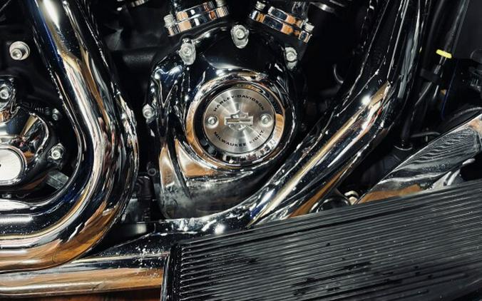 2024 Harley-Davidson® Tri Glide™ Ultra BLUE BURST W/ PINSTRIPE