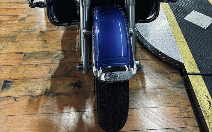 2024 Harley-Davidson® Tri Glide™ Ultra BLUE BURST W/ PINSTRIPE