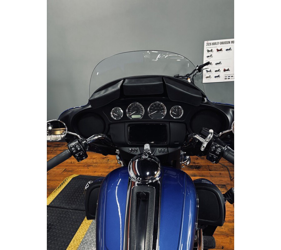 2024 Harley-Davidson® Tri Glide™ Ultra BLUE BURST W/ PINSTRIPE