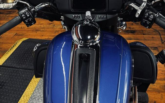 2024 Harley-Davidson® Tri Glide™ Ultra BLUE BURST W/ PINSTRIPE