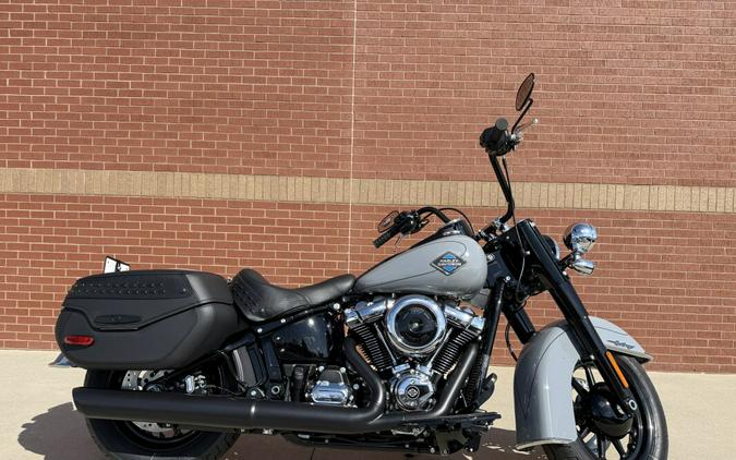 2026 Harley-Davidson® Heritage Classic Dark Billiard Gray Black Cast Wheels