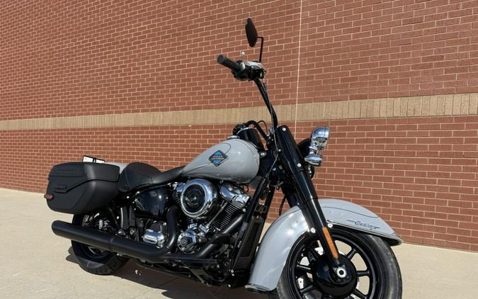 2026 Harley-Davidson® Heritage Classic Dark Billiard Gray Black Cast Wheels