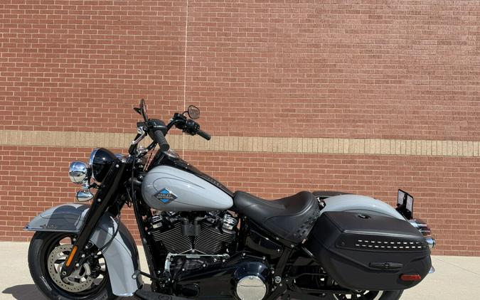 2026 Harley-Davidson® Heritage Classic Dark Billiard Gray Black Cast Wheels