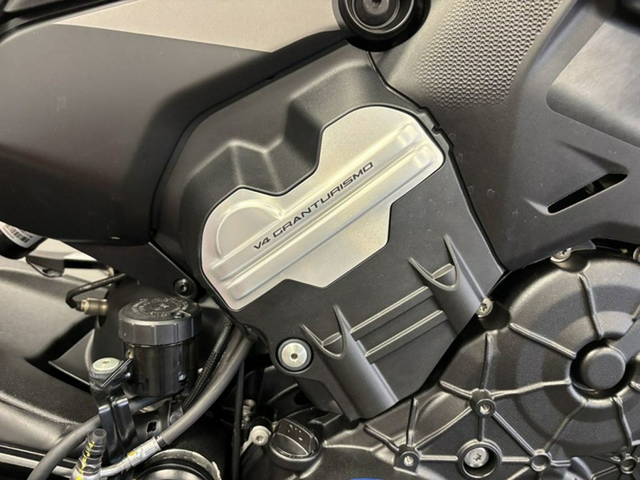 2026 Ducati Diavel V4 Black Roadster