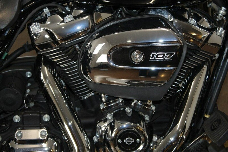 Harley-Davidson® Road King® 2022 FLHR 612860B BLACK