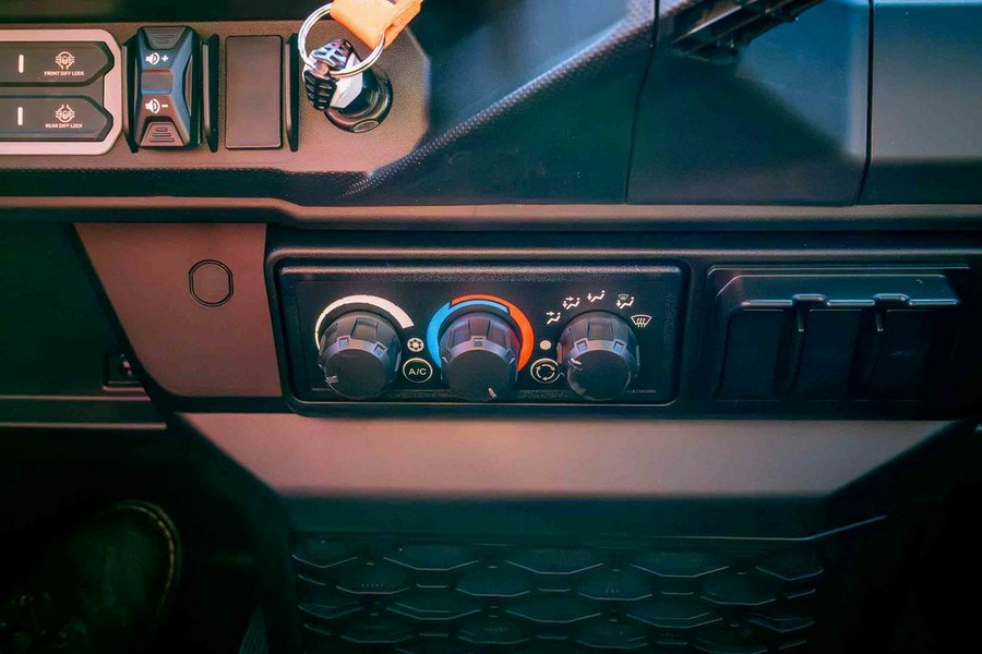 2026 Can-Am® Defender MAX Limited HD11