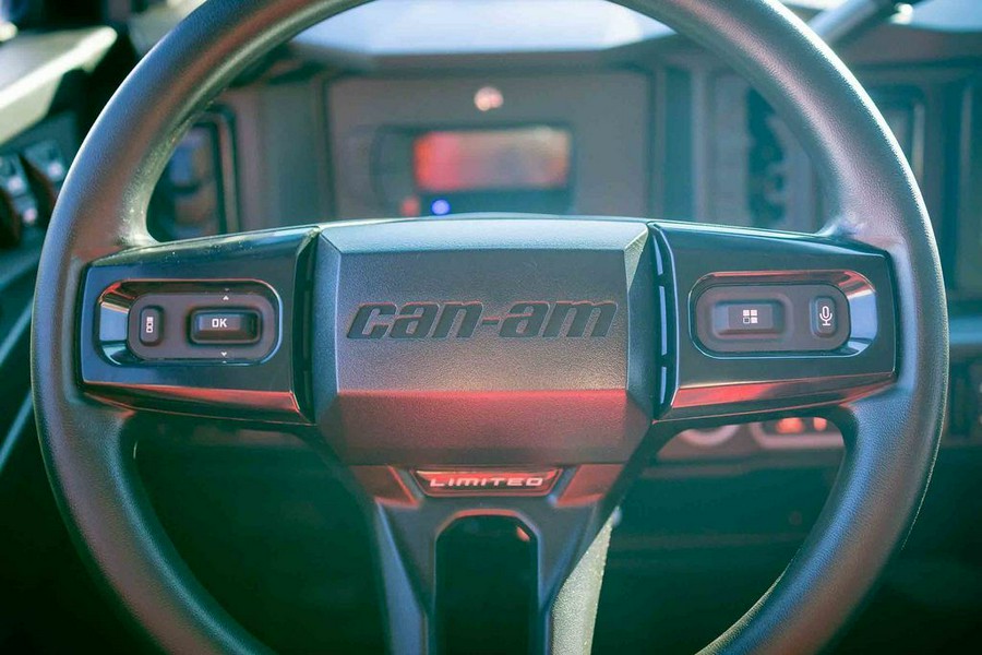 2026 Can-Am® Defender MAX Limited HD11