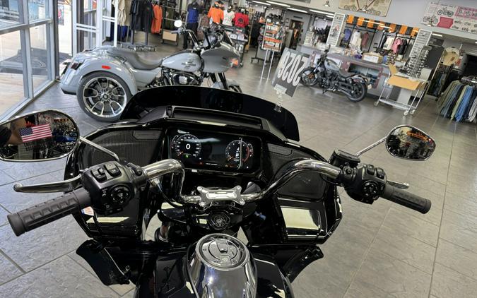 2026 Harley-Davidson® Road Glide 3 Vivid Black