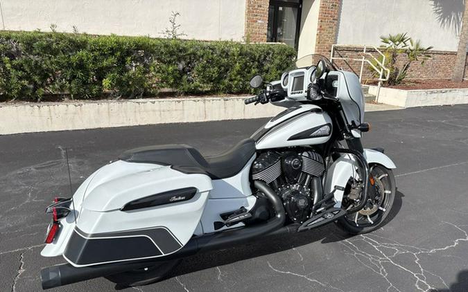 2024 Indian Chieftain Dark Horse W/Powerband Audio Pkg Ghost White Metallic Smoke Wit