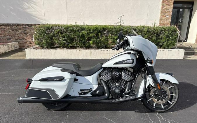 2024 Indian Chieftain Dark Horse W/Powerband Audio Pkg Ghost White Metallic Smoke Wit
