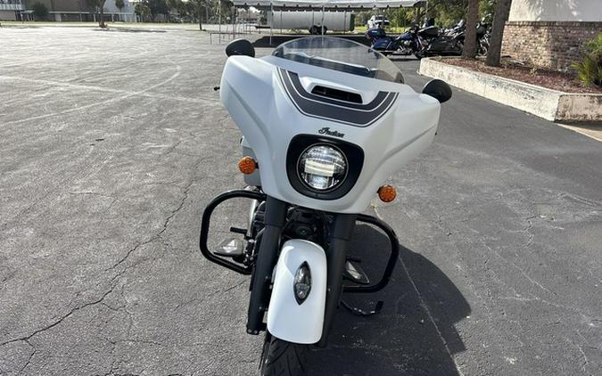 2024 Indian Chieftain Dark Horse W/Powerband Audio Pkg Ghost White Metallic Smoke Wit