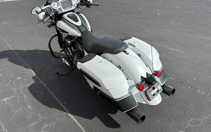 2024 Indian Chieftain Dark Horse W/Powerband Audio Pkg Ghost White Metallic Smoke Wit