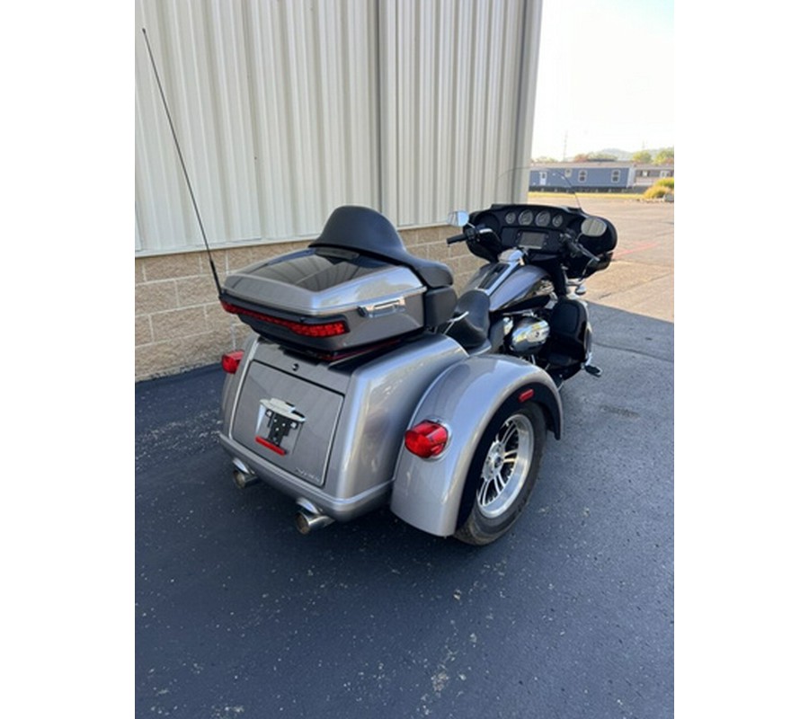 2017 Harley-Davidson Trike FLHTCUTG - Tri Glide Ultra