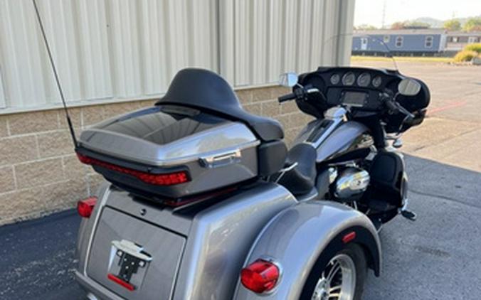 2017 Harley-Davidson Trike FLHTCUTG - Tri Glide Ultra