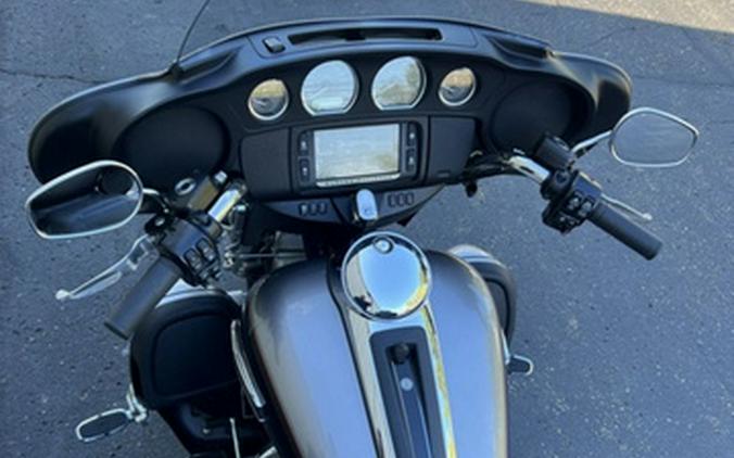 2017 Harley-Davidson Trike FLHTCUTG - Tri Glide Ultra