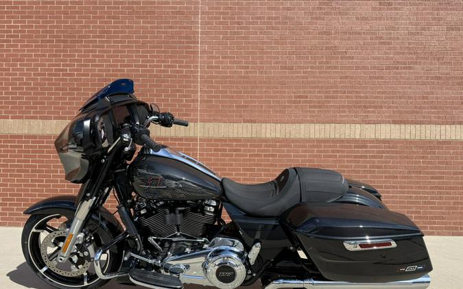 2026 Harley-Davidson® Street Glide® Midnight Ember Chrome Trim