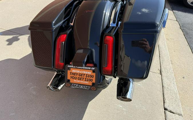 2026 Harley-Davidson® Street Glide® Midnight Ember Chrome Trim