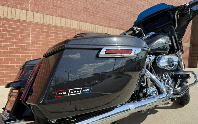 2026 Harley-Davidson® Street Glide® Midnight Ember Chrome Trim