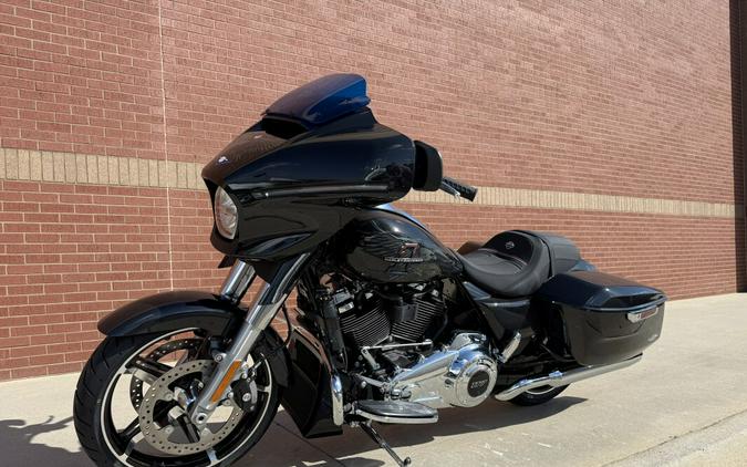 2026 Harley-Davidson® Street Glide® Midnight Ember Chrome Trim