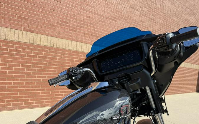 2026 Harley-Davidson® Street Glide® Midnight Ember Chrome Trim
