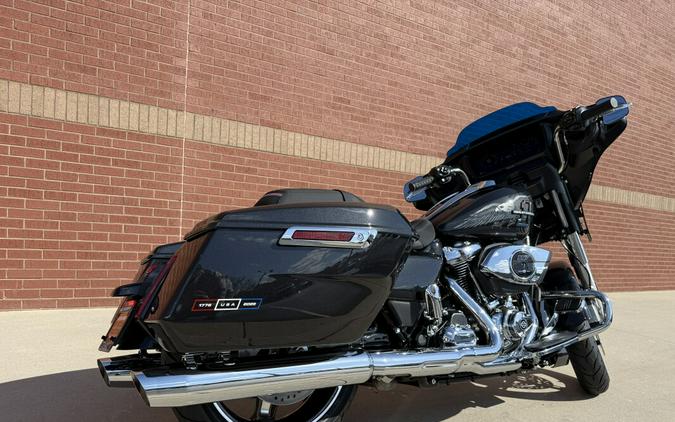2026 Harley-Davidson® Street Glide® Midnight Ember Chrome Trim