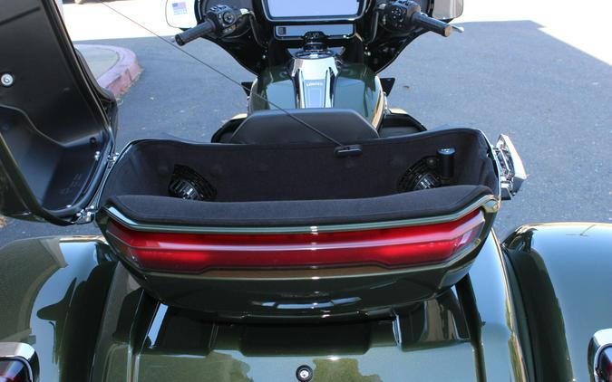 2026 Harley-Davidson® Street Glide 3 Limited OLIV STL MTL/BLK W/ PINSTRI