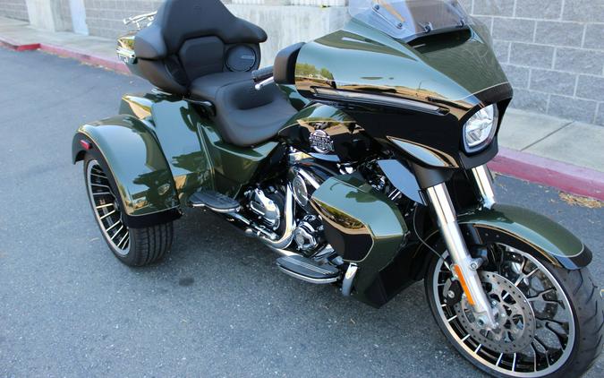2026 Harley-Davidson® Street Glide 3 Limited OLIV STL MTL/BLK W/ PINSTRI