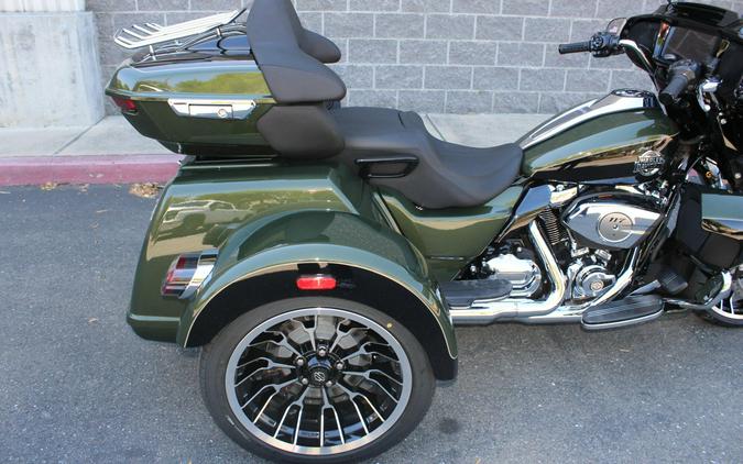 2026 Harley-Davidson® Street Glide 3 Limited OLIV STL MTL/BLK W/ PINSTRI
