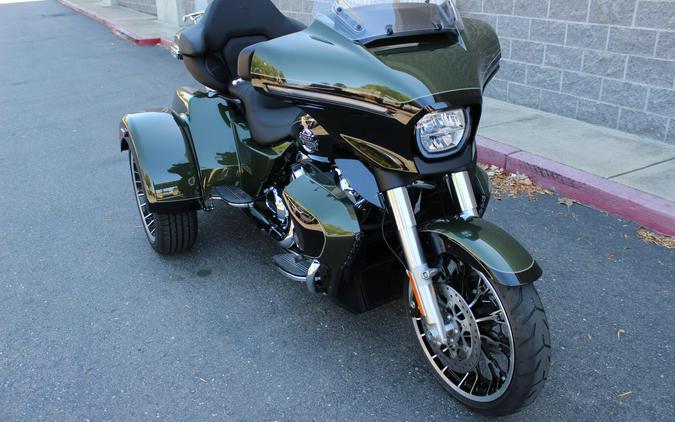 2026 Harley-Davidson® Street Glide 3 Limited OLIV STL MTL/BLK W/ PINSTRI